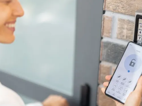 Akıllı Kilit Sistemleri ile Kapı Güvenliğini Bir Üst Seviyeye Taşıyın